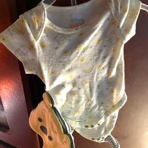Winnie the Pooh set pants onsie and 2 hats